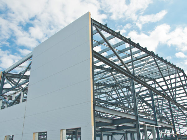 Строительство зданий. Монтаж сэндвич панелей